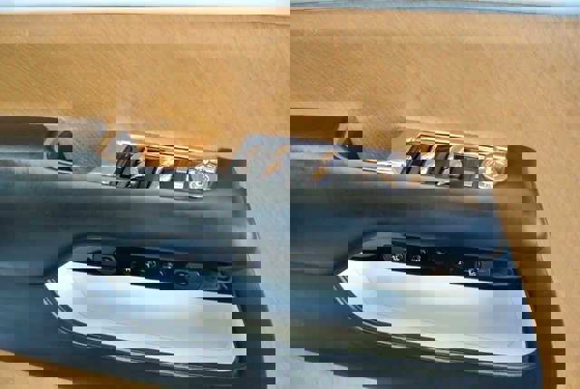 Used 2019 Rolls-Royce Dawn image 23