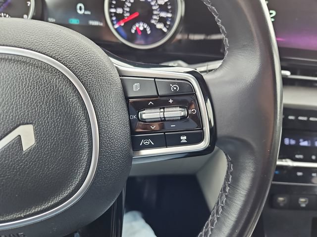 Used 2023 Kia Carnival EX FWD image 17