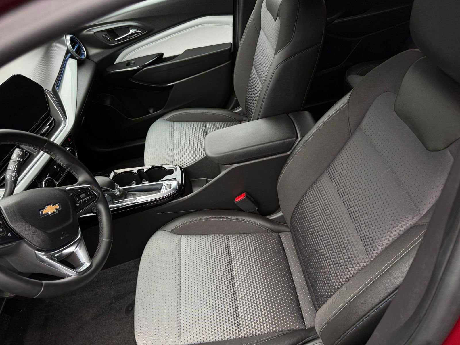 Used 2025 Chevrolet Trax LT w/ LT Convenience Package image 36