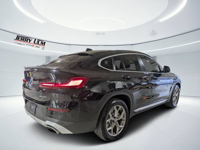 Used 2022 BMW X4 xDrive30i w/ Parking Assistance Package AWD/4WD image 3