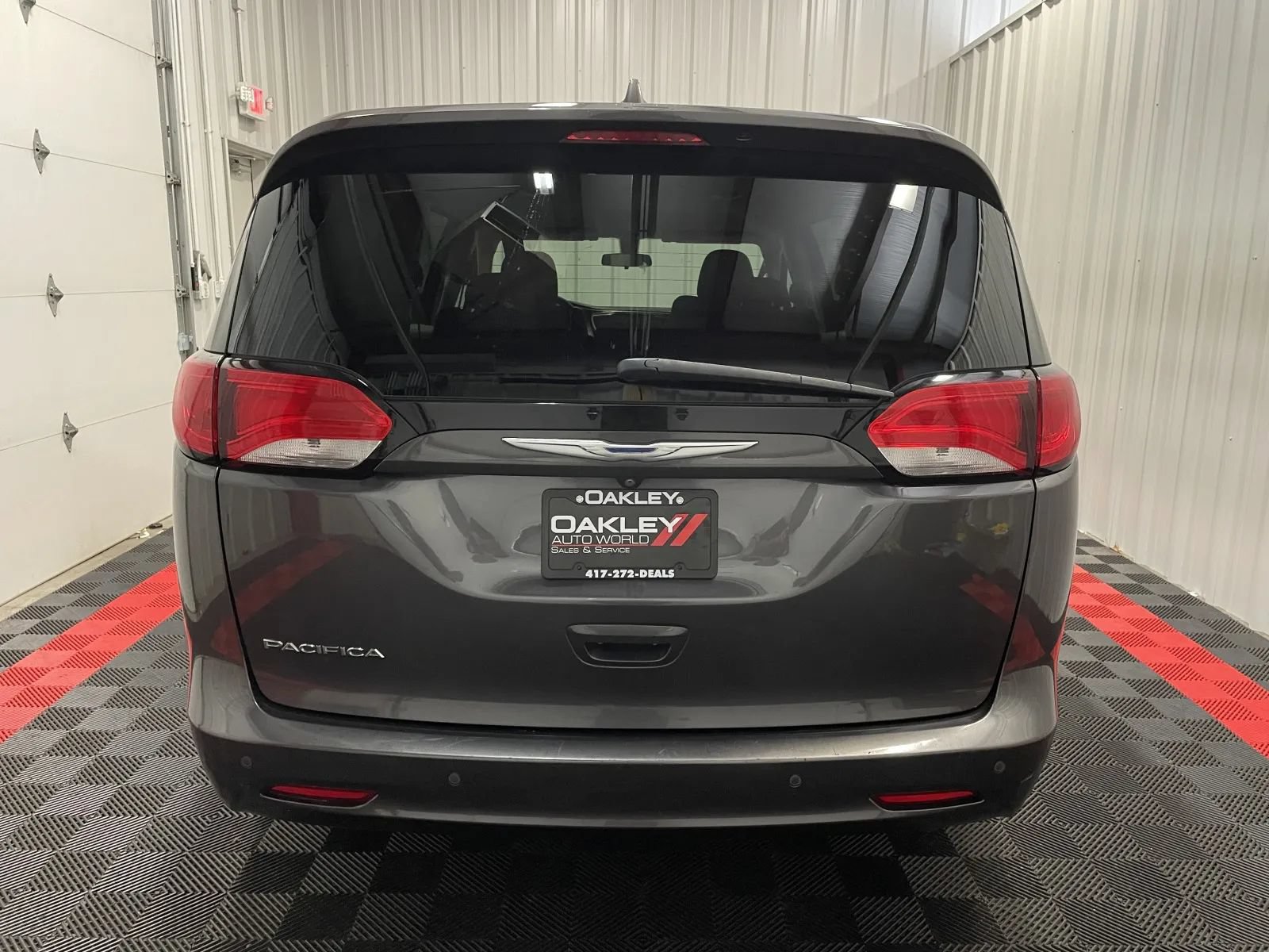 Used 2018 Chrysler Pacifica LX FWD image 3