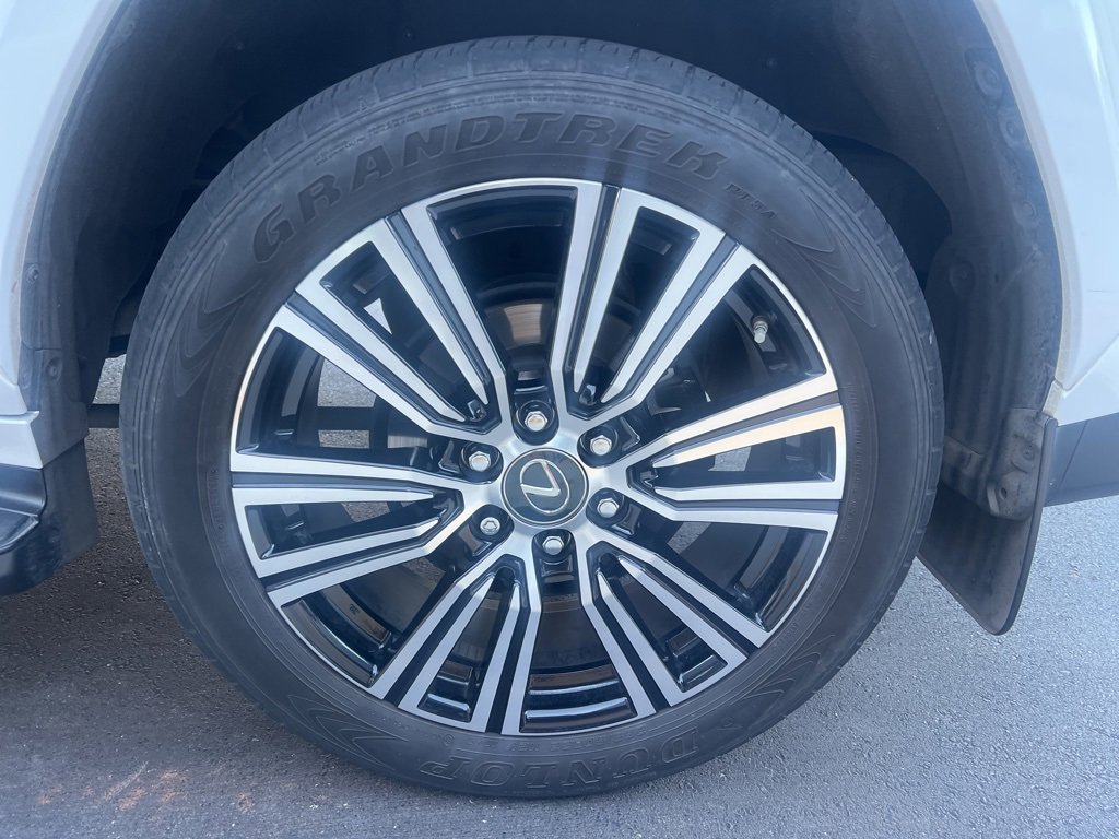 Used 2022 Lexus LX 600 4WD w/ Appearance Package image 3