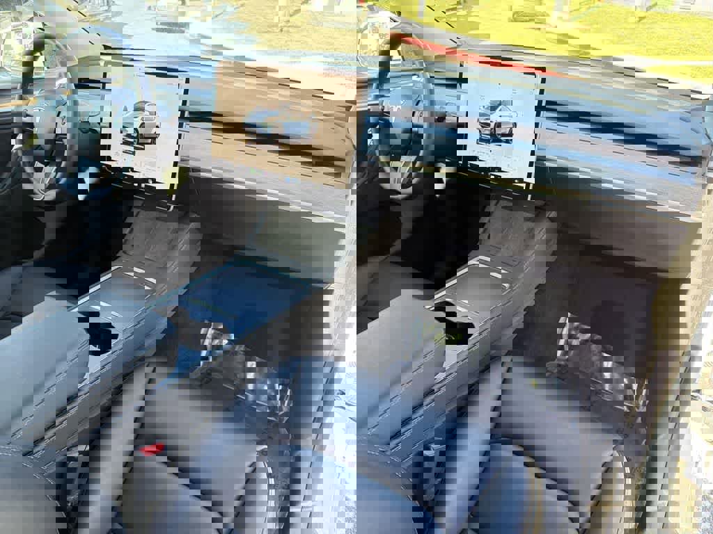 Used 2022 Tesla Model Y Long Range image 43