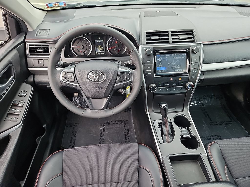 Used 2017 Toyota Camry SE w/ Moonroof Package FWD image 11