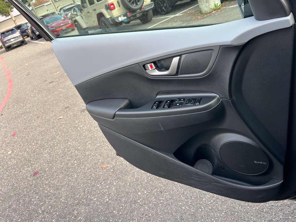 Used 2019 Hyundai Kona Limited AWD/4WD image 16