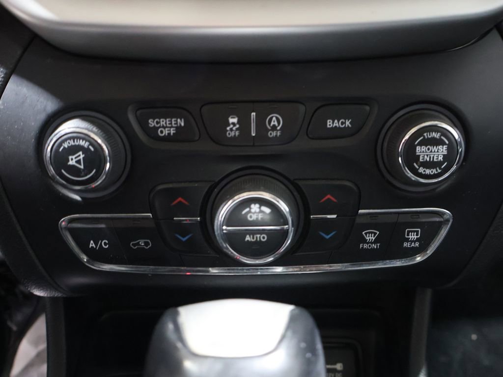 Used 2015 Jeep Cherokee Trailhawk w/ Comfort/Convenience Group image 40