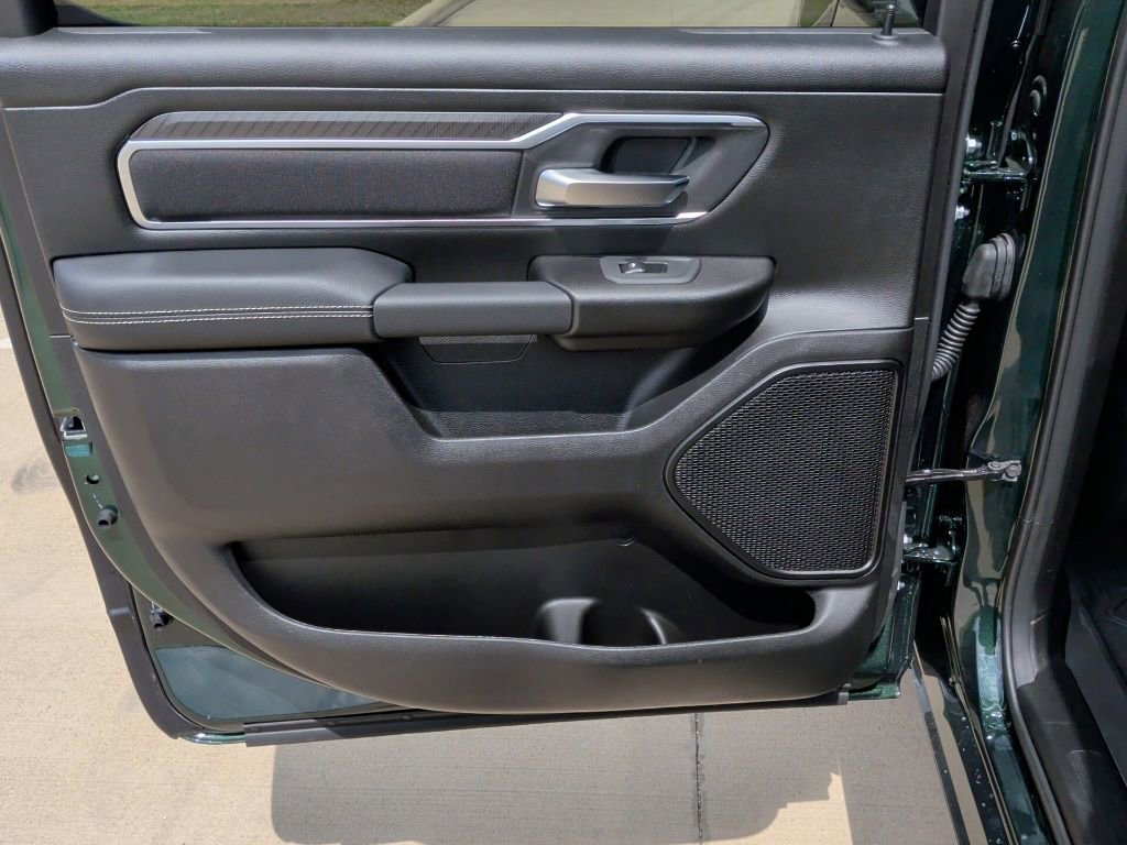 New 2026 RAM 1500 4x4 Crew Cab image 38