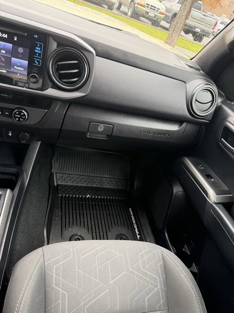 Certified 2018 Toyota Tacoma TRD Off-Road image 31