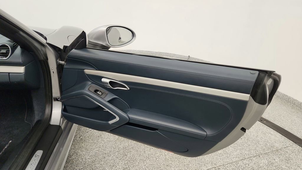 Used 2017 Porsche 718 Boxster S RWD image 41