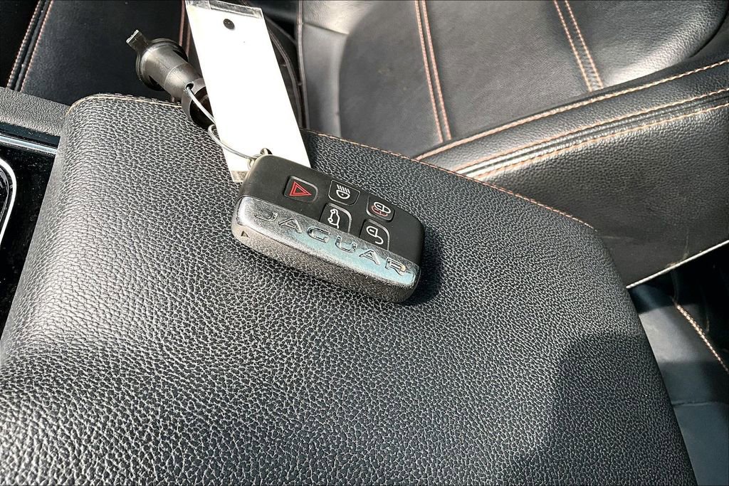 Used 2018 Jaguar F-PACE Prestige image 13