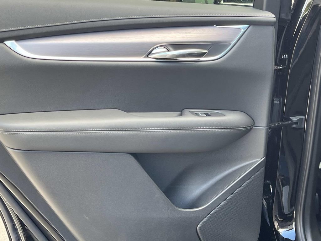 New 2025 Cadillac XT6 Luxury image 21