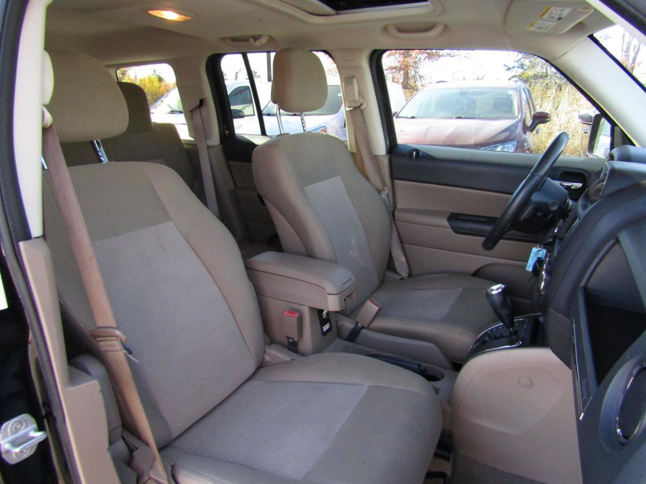 Used 2012 Jeep Patriot Latitude w/ Sun/Sound Group FWD image 27