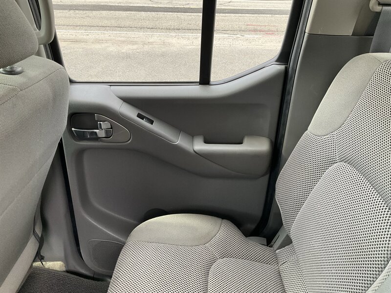 Used 2018 Nissan Frontier SV w/ Value Truck Package AWD/4WD image 15