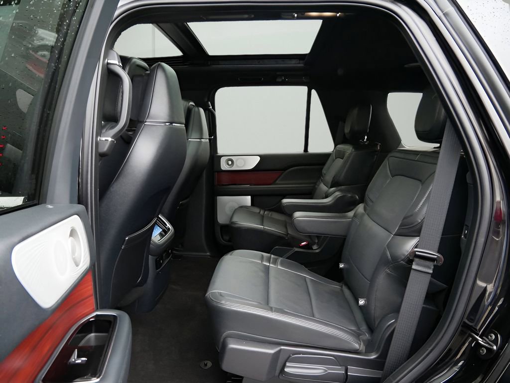 Certified 2023 Lincoln Navigator Reserve AWD/4WD image 11