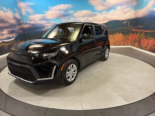 Used 2025 Kia Soul LX FWD image 4