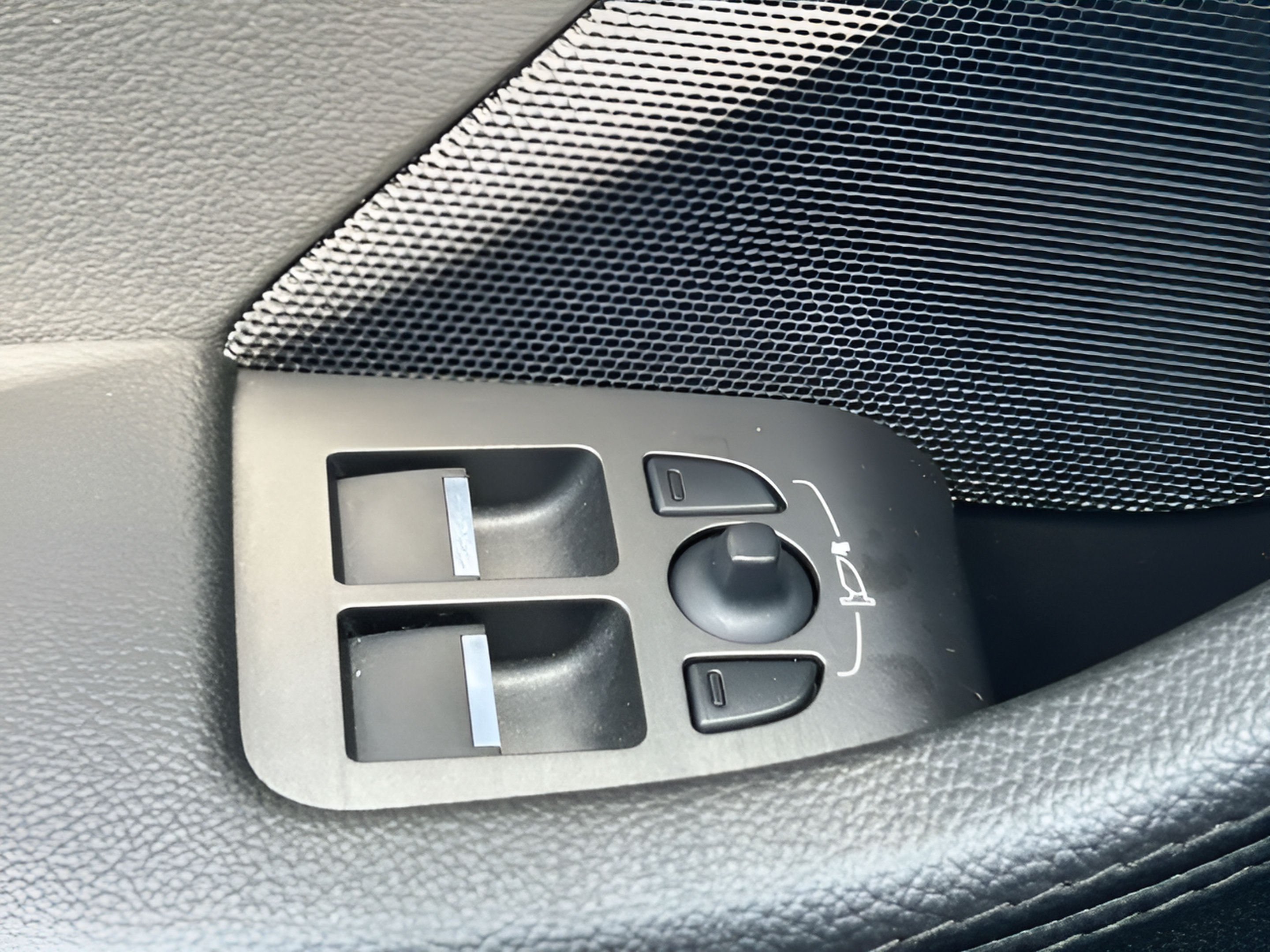 Used 2019 Jaguar F-TYPE Coupe RWD image 25