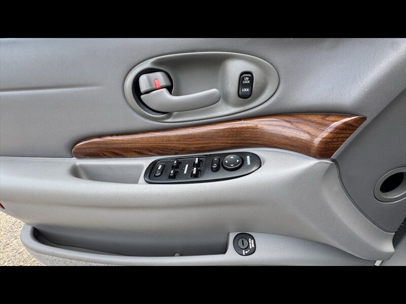 Used 2002 Buick Le Sabre Custom w/ Prestige Pkg FWD image 15