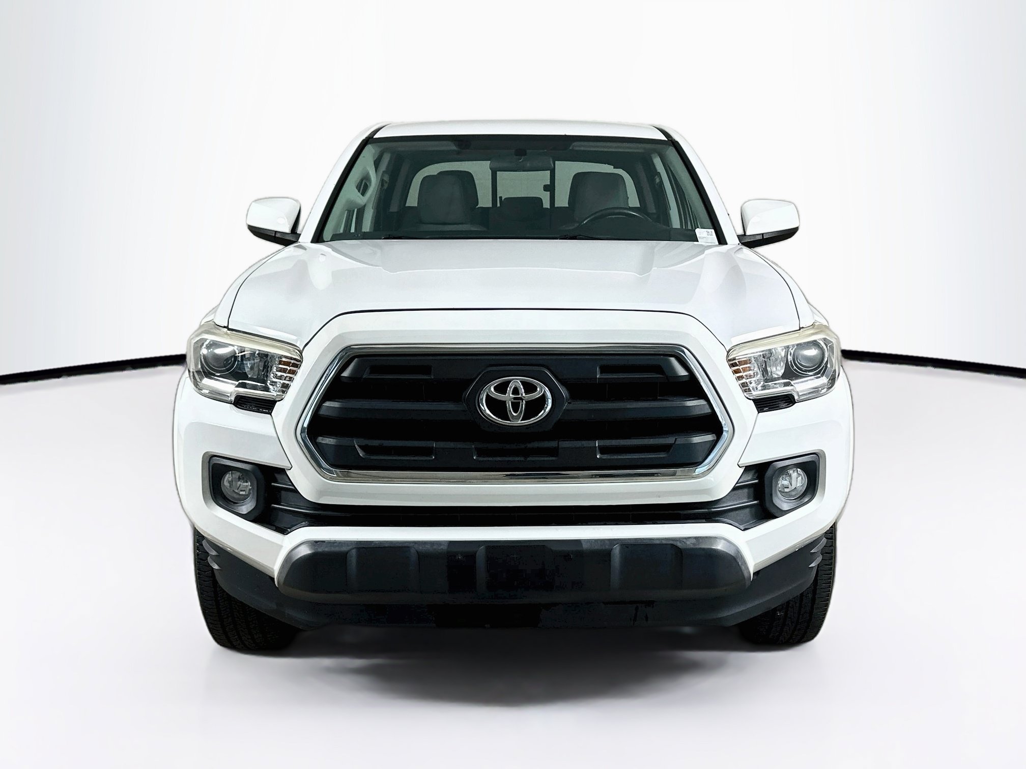 Used 2016 Toyota Tacoma SR5 RWD image 2
