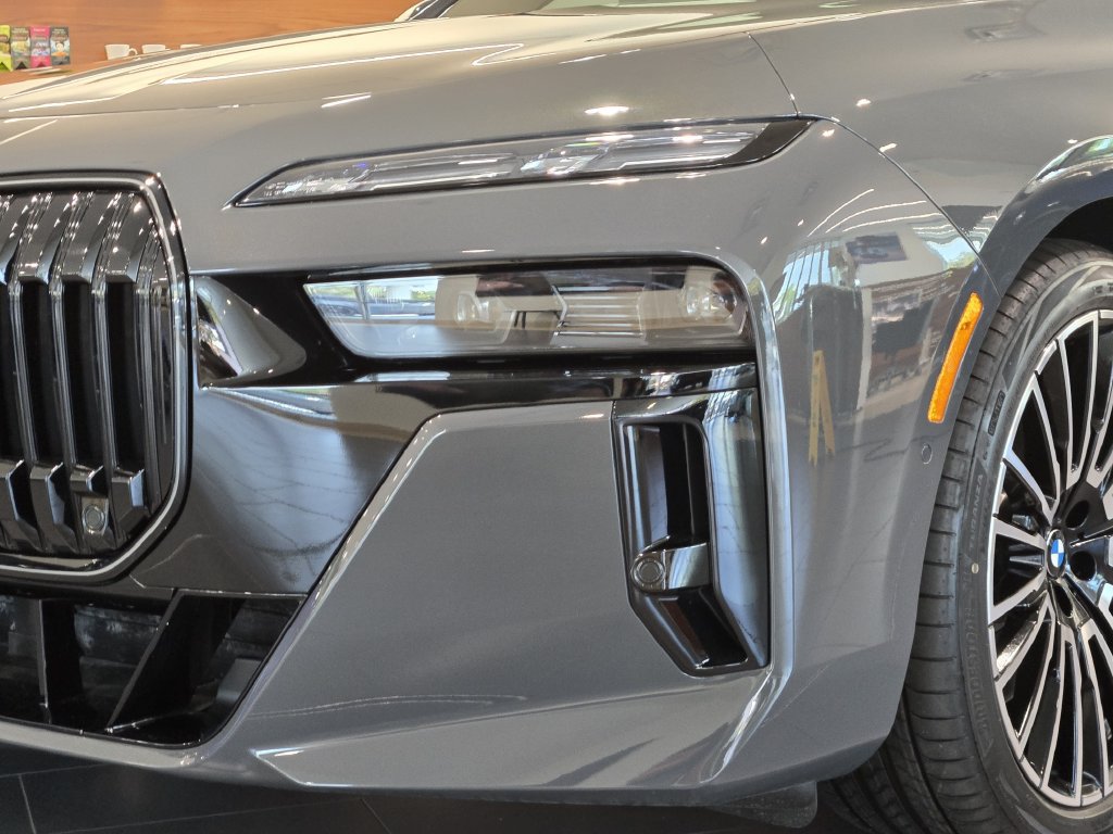 New 2026 BMW i7 xDrive60 w/ Executive Package AWD/4WD image 5