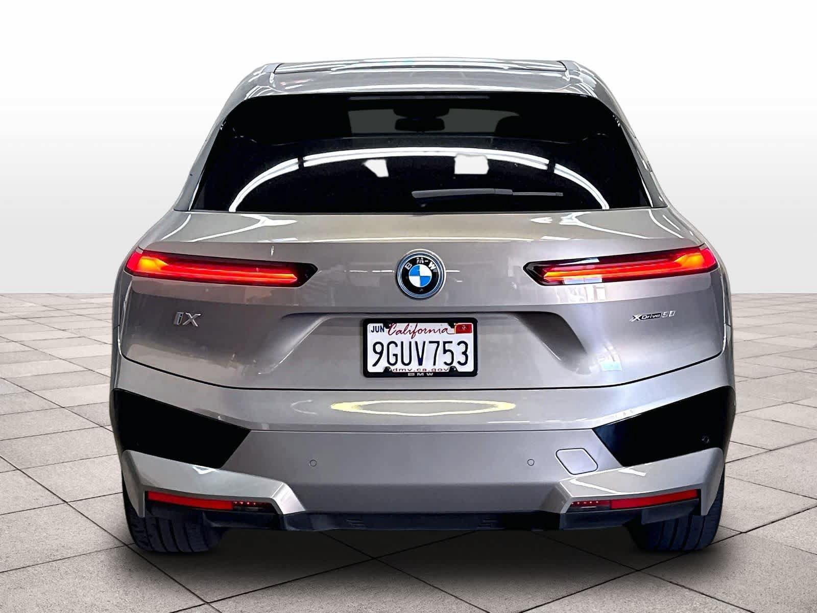 Used 2024 BMW iX xDrive50 w/ Premium Package AWD/4WD image 7