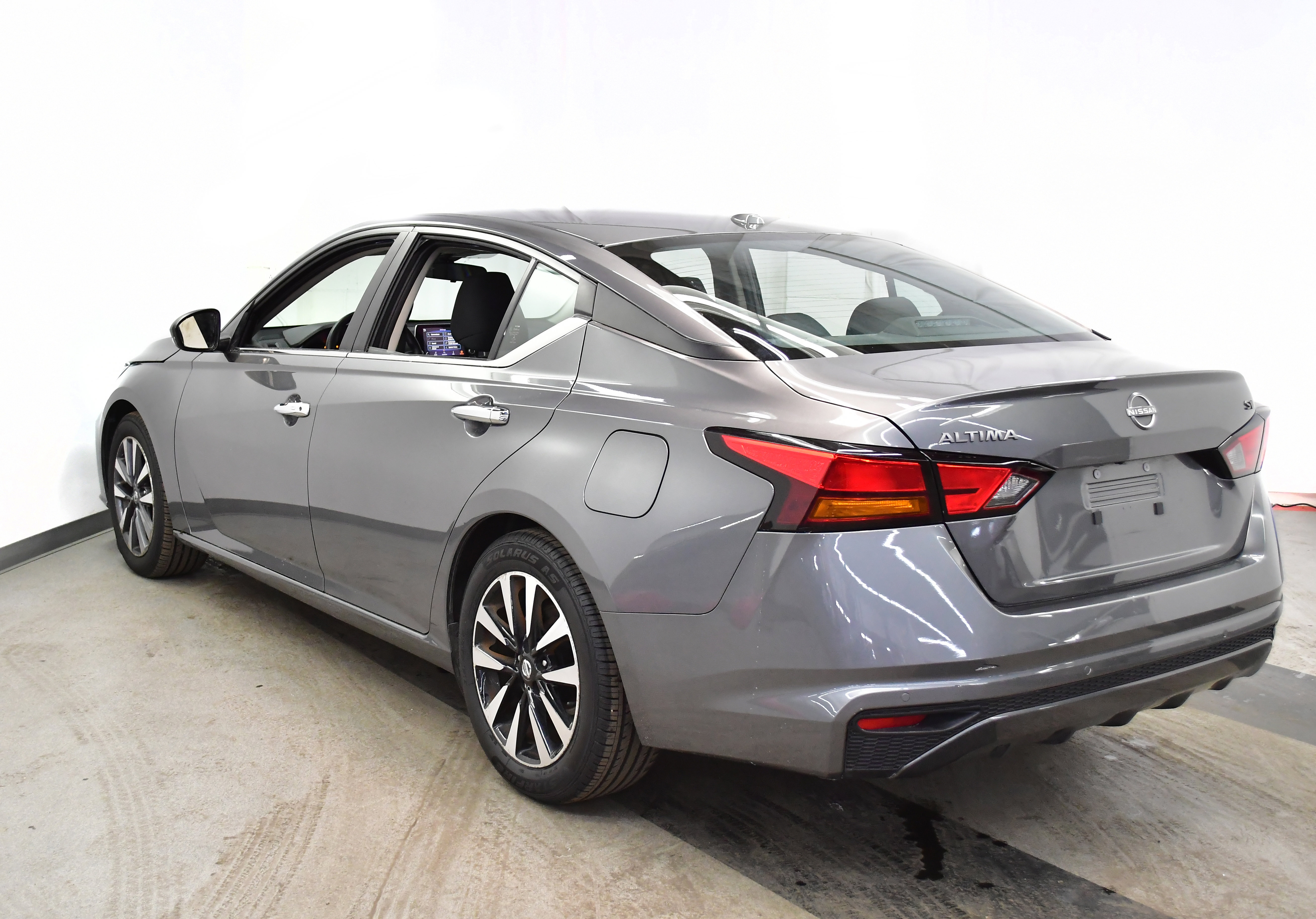 Used 2024 Nissan Altima 2.5 SV image 7