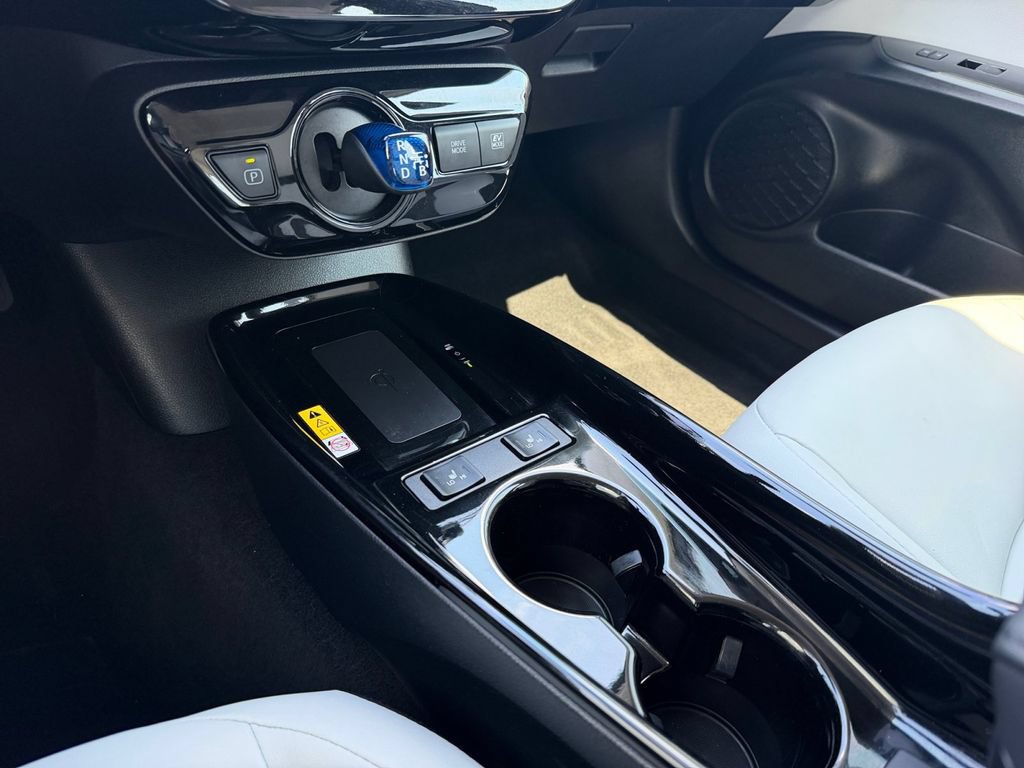 Used 2022 Toyota Prius XLE FWD image 28