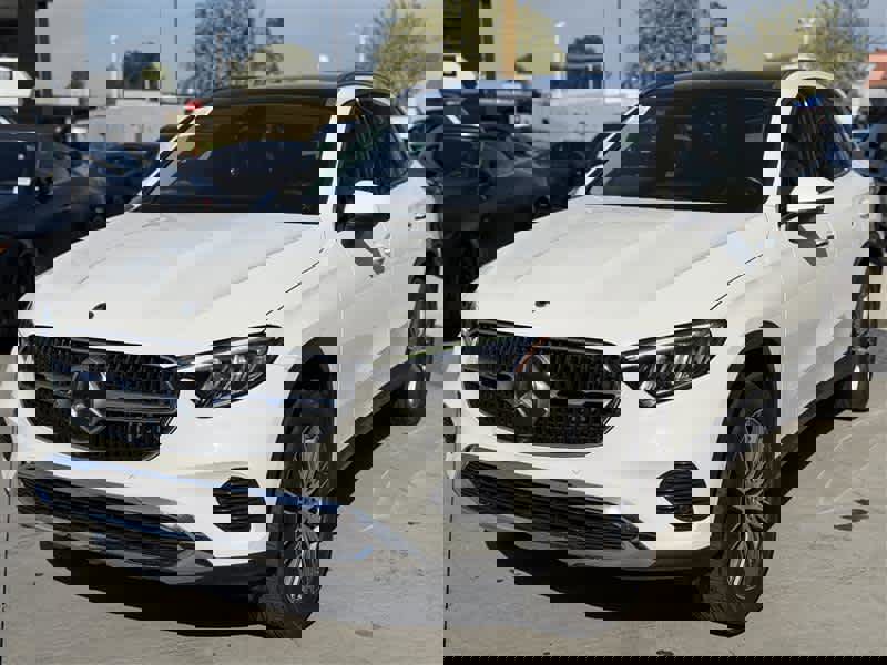 Used 2023 Mercedes-Benz GLC 300 4MATIC w/ Exclusive Trim Package image 2