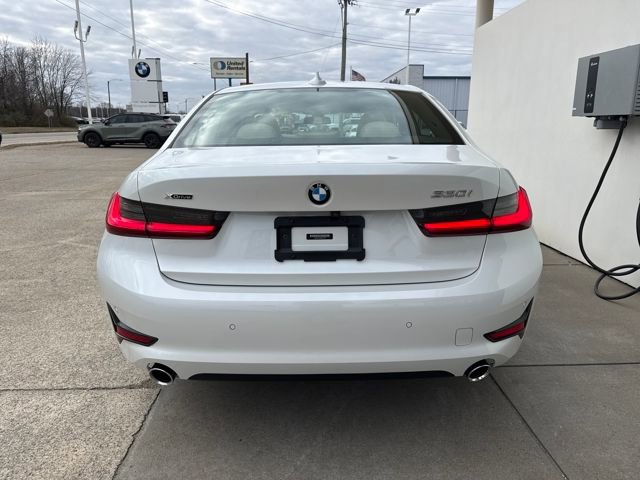 Used 2021 BMW 330i xDrive Sedan w/ Premium Package image 4