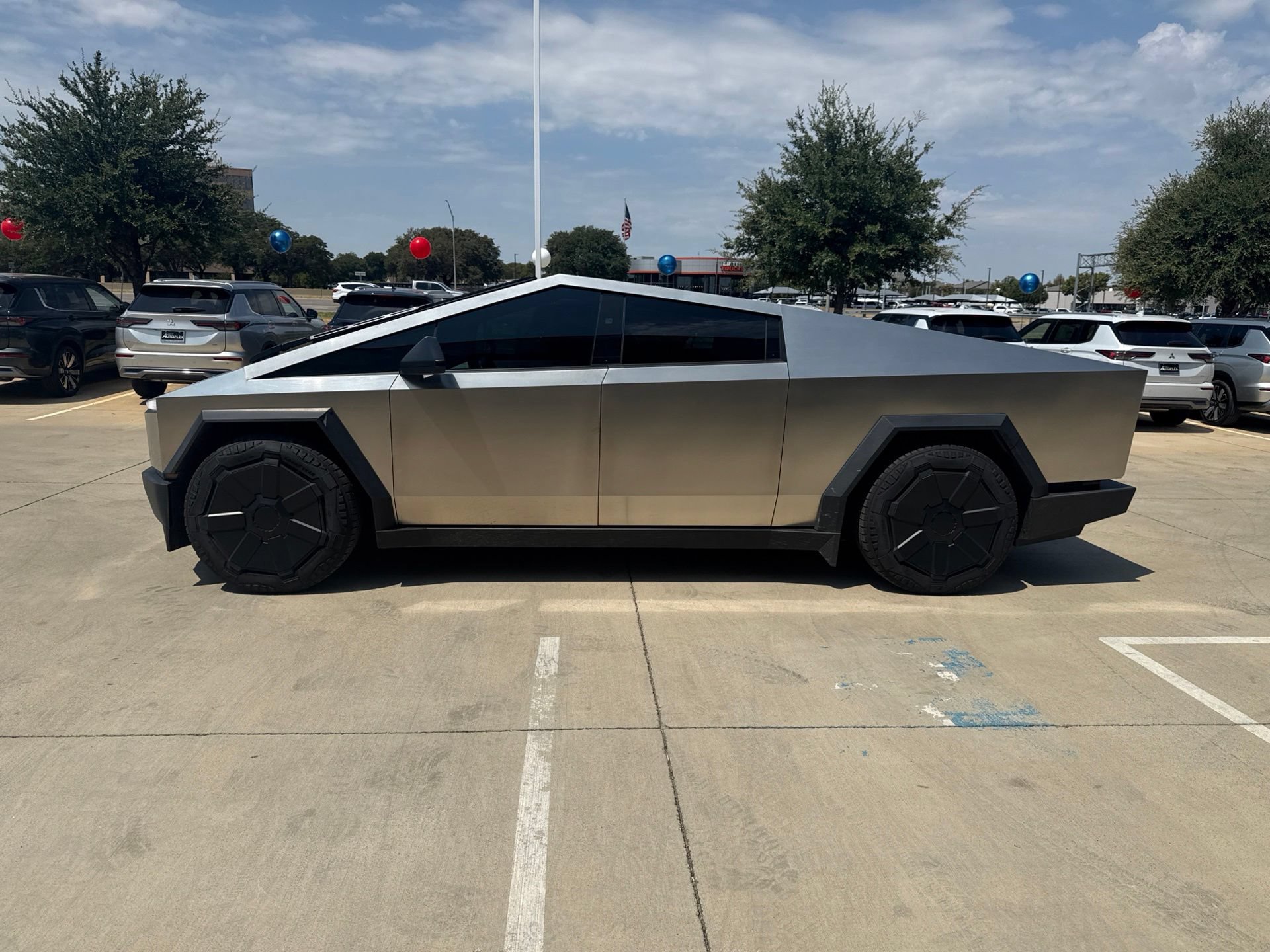 Used 2024 Tesla Cybertruck AWD Crew Cab image 3