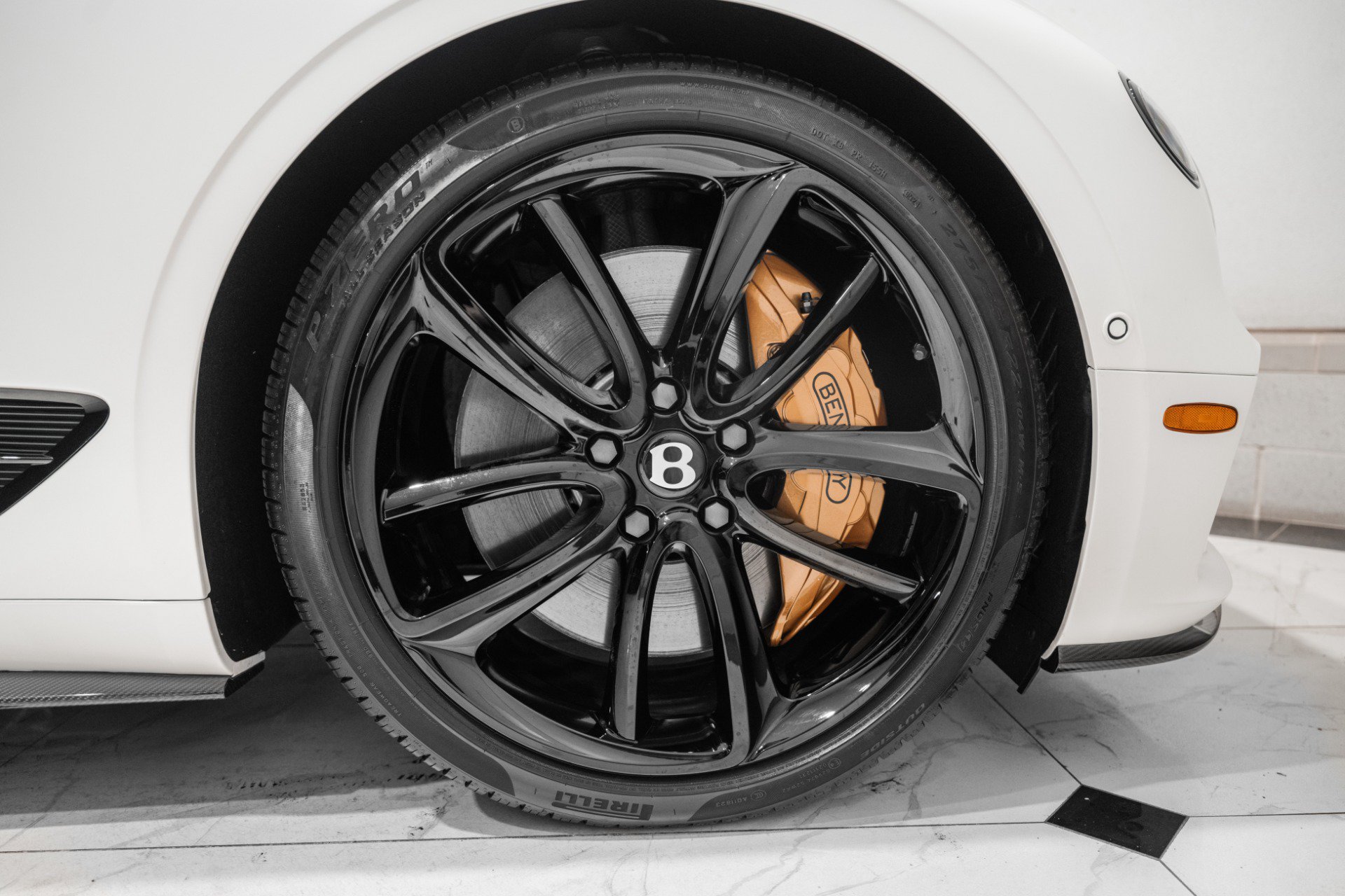 New 2024 Bentley Continental GT V8 AWD/4WD image 18