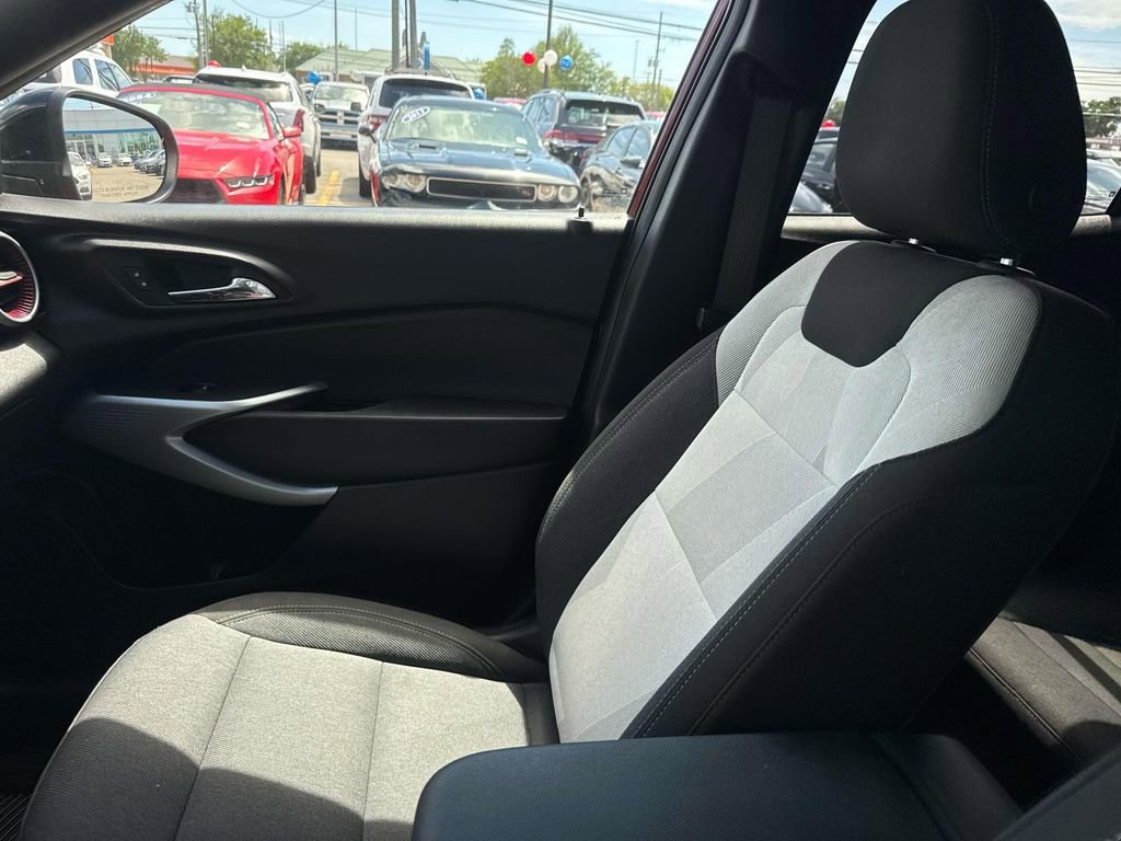 Certified 2024 Chevrolet Trax RS image 16