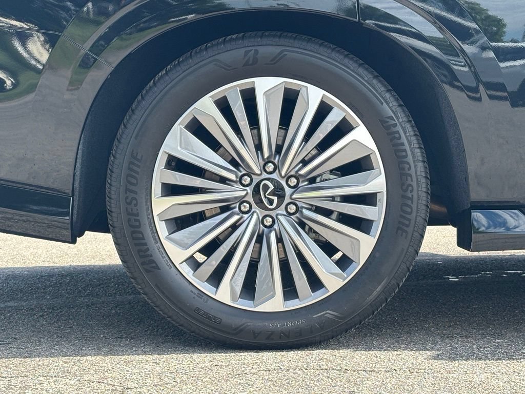 Used 2025 INFINITI QX80 Sensory AWD/4WD image 3