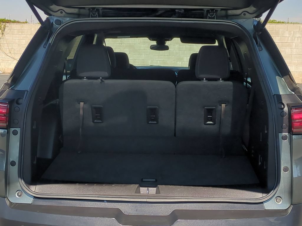 Used 2023 Chevrolet Traverse LT FWD image 30