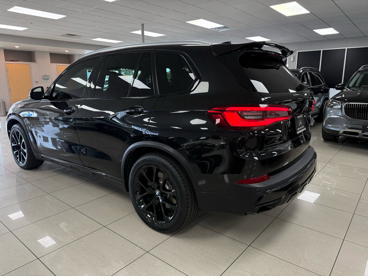 Used 2019 BMW X5 xDrive40i w/ Premium Package 2 image 2