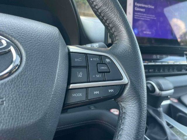Certified 2025 Toyota Sienna XLE FWD image 23
