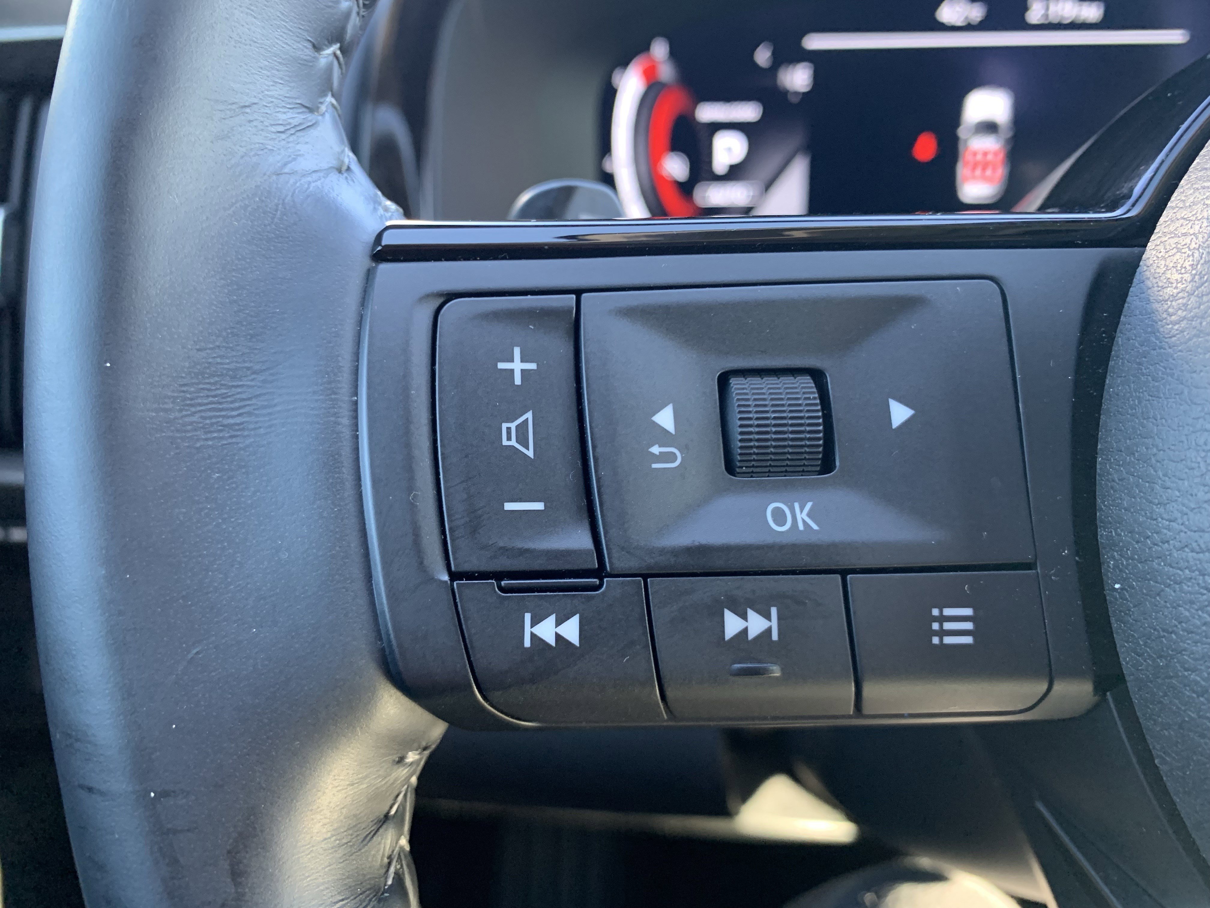 Used 2024 Nissan Pathfinder Platinum w/ Cargo Package image 19