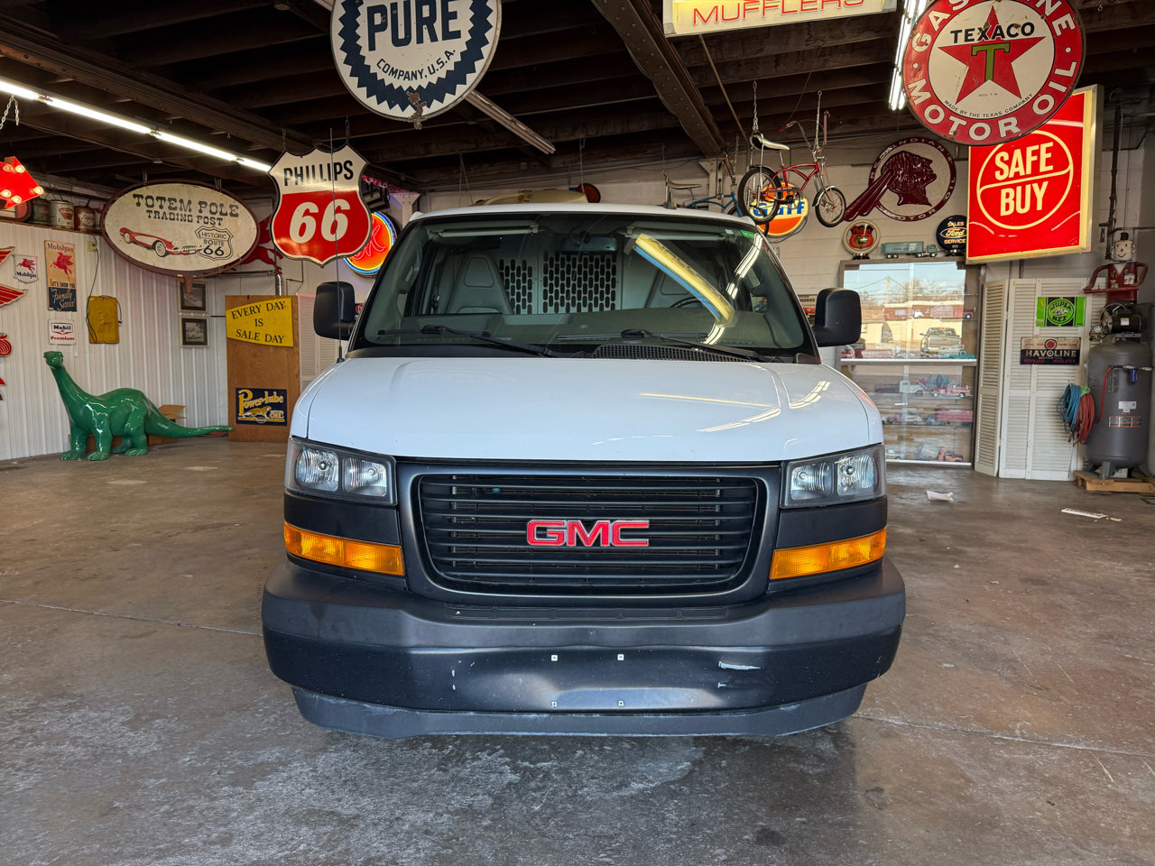 Used 2023 GMC Savana 2500 w/ Driver Convenience Package image 8