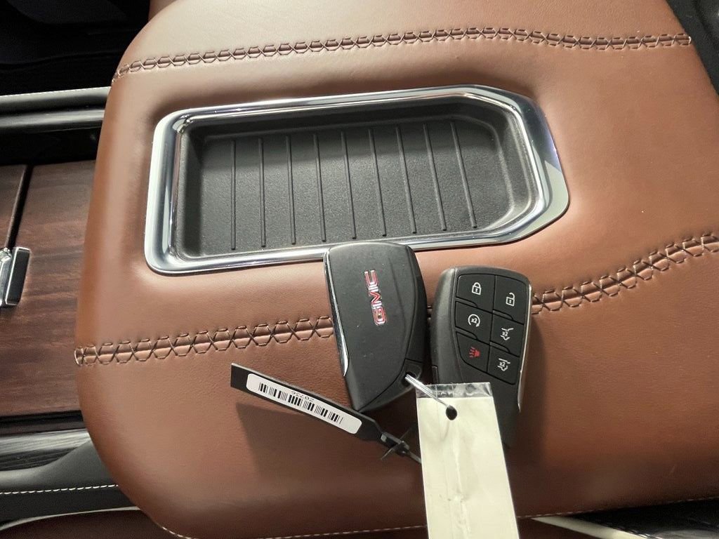 Used 2023 GMC Yukon Denali Ultimate image 32