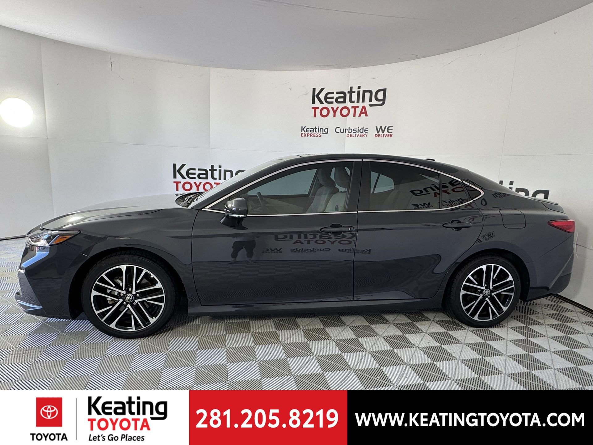 Used 2025 Toyota Camry XLE image 8