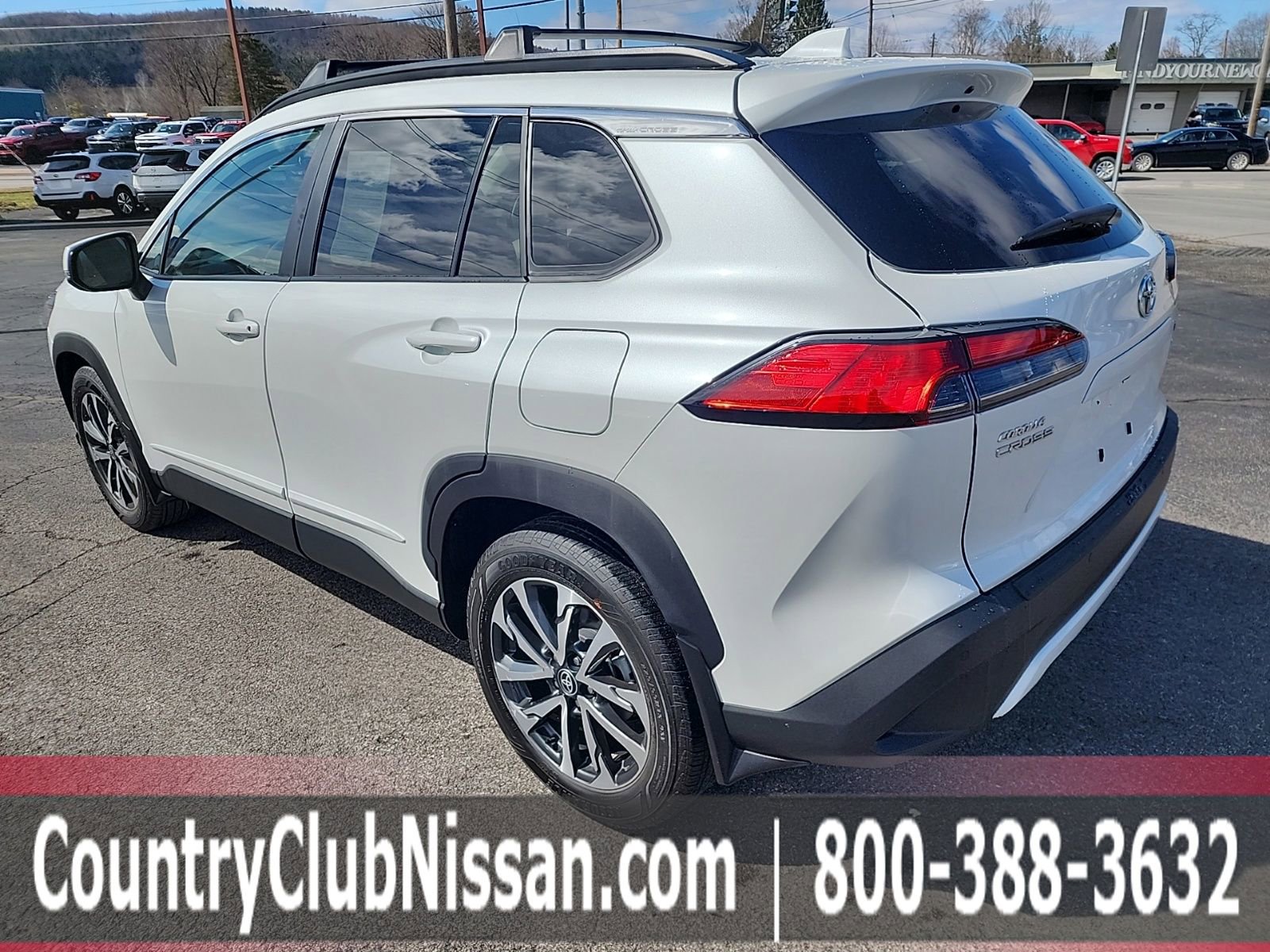 Used 2023 Toyota Corolla Cross XLE w/ Convenience Package image 6