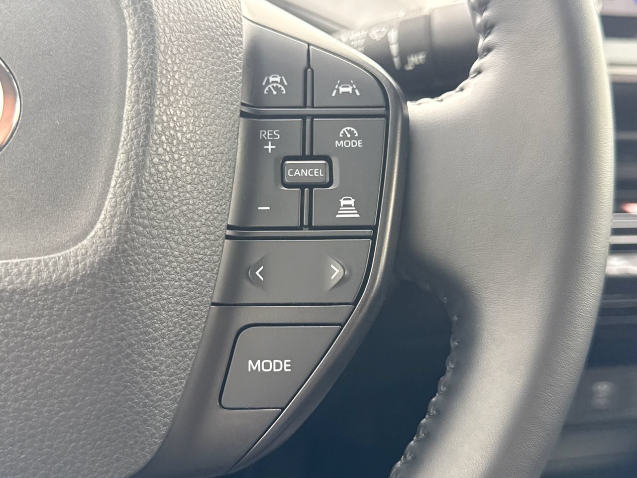 Used 2025 Toyota Prius LE FWD image 23