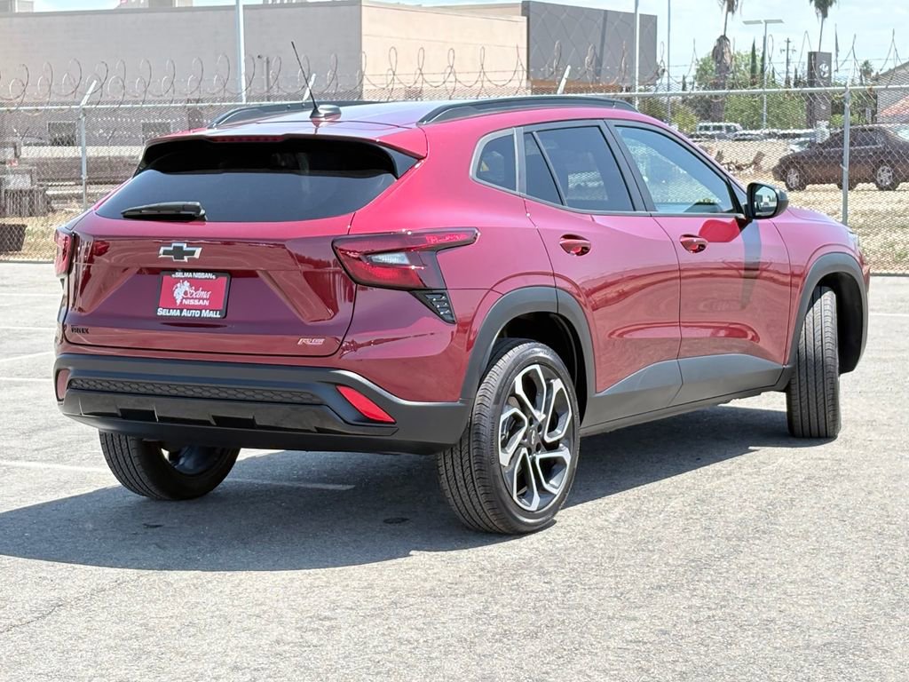 Used 2025 Chevrolet Trax RS FWD image 5