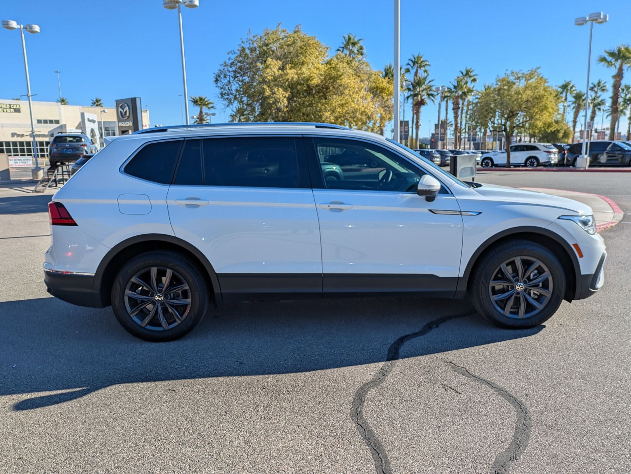 Used 2022 Volkswagen Tiguan SE image 6