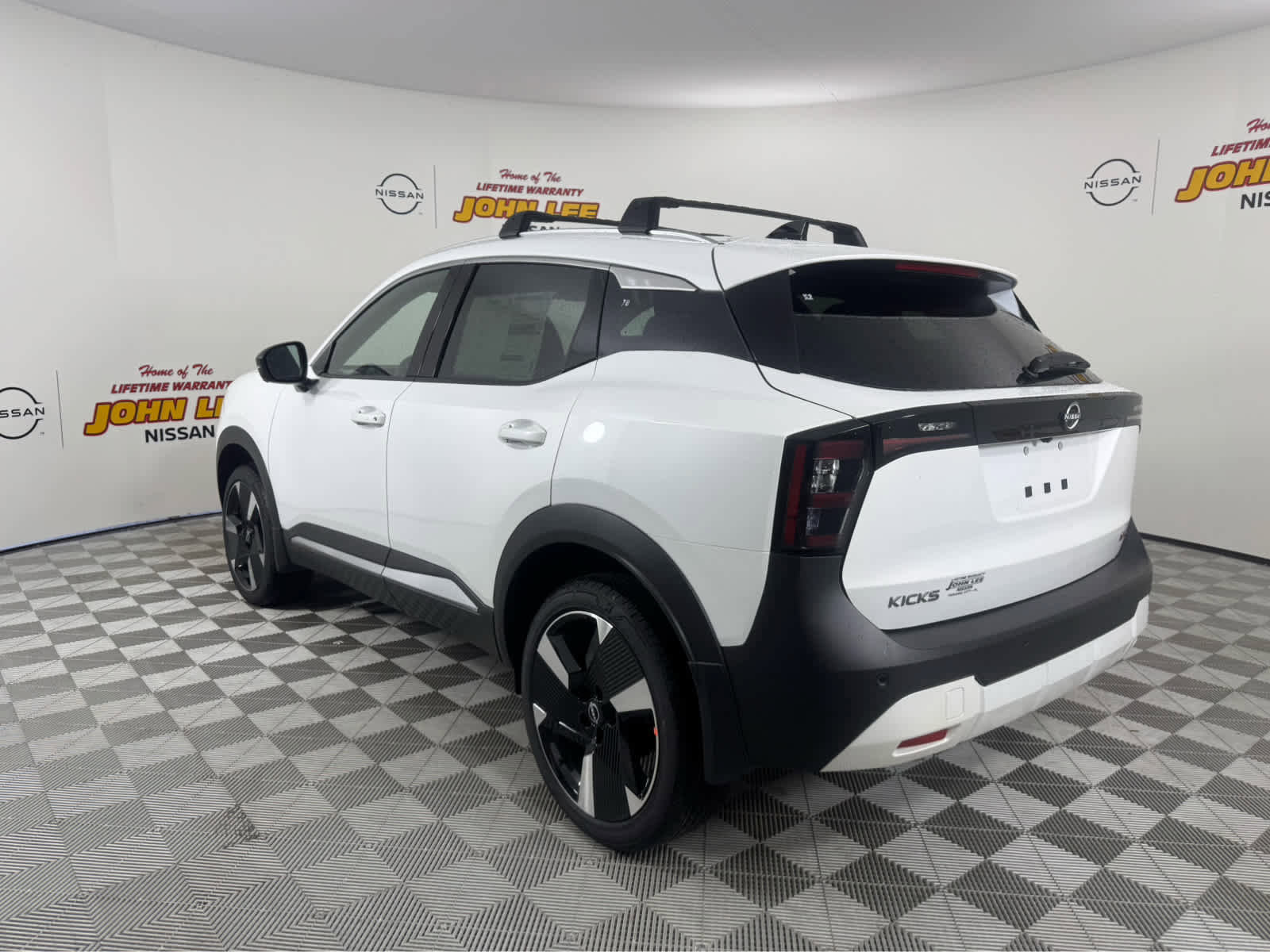 New 2026 Nissan Kicks SR image 3