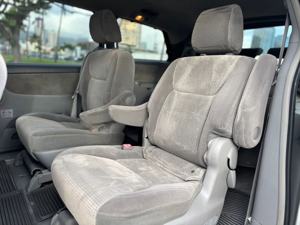 Used 2010 Toyota Sienna LE image 10