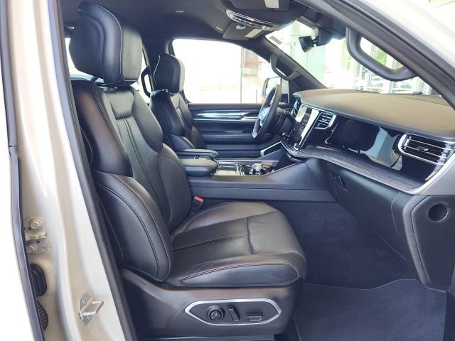 Used 2022 Jeep Wagoneer Series III w/ Flexible Seating Group AWD/4WD image 29