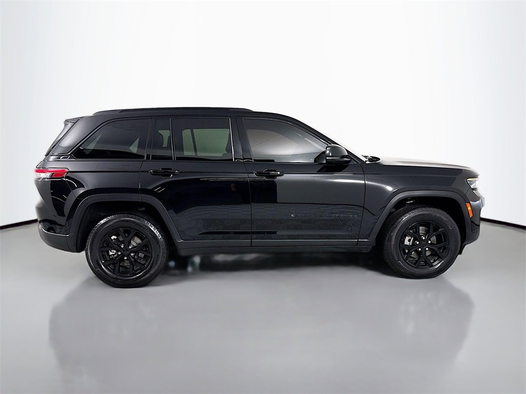 Used 2025 Jeep Grand Cherokee Altitude w/ Trailer Tow Package image 8