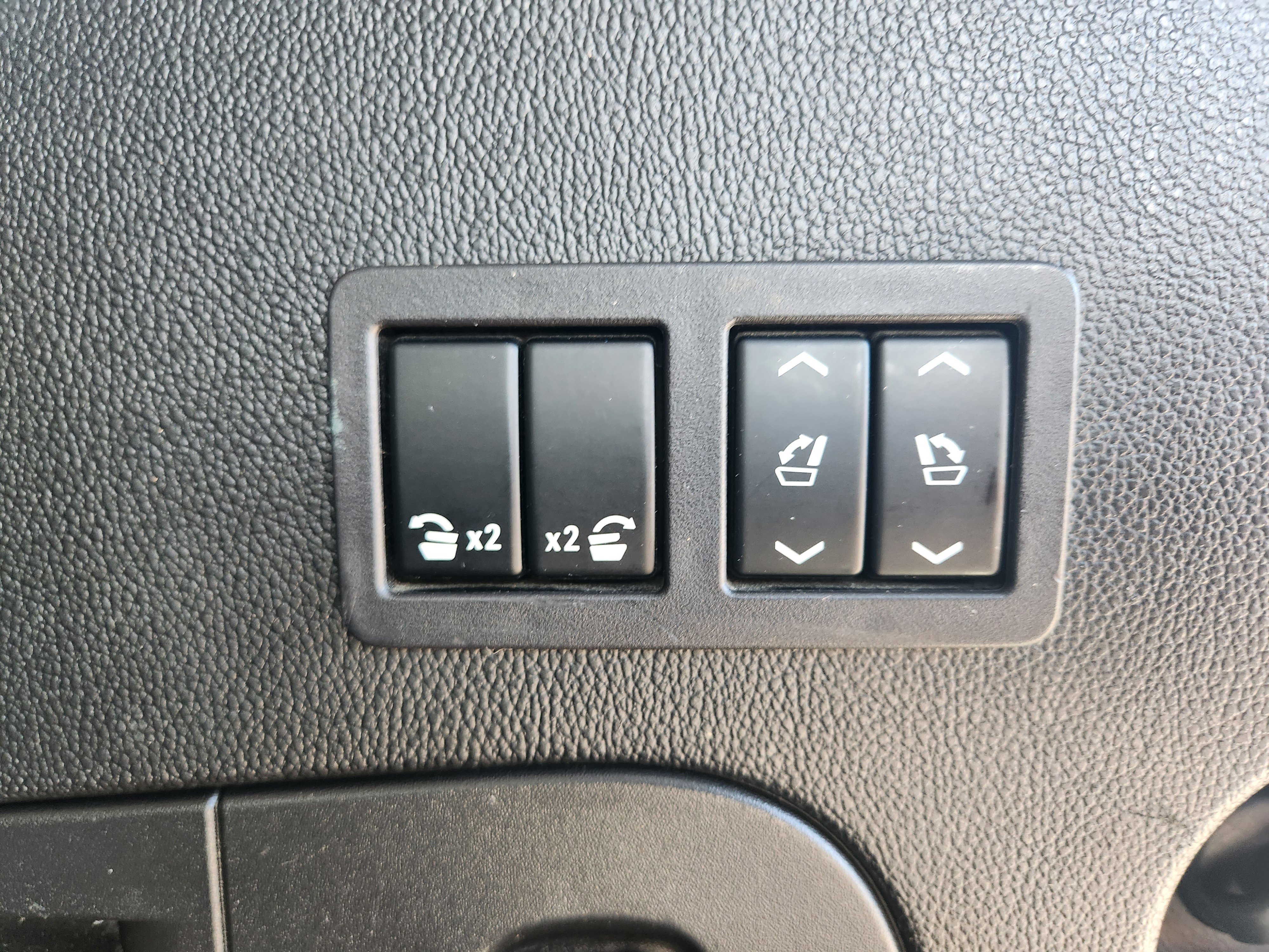 Used 2017 GMC Yukon SLT image 27