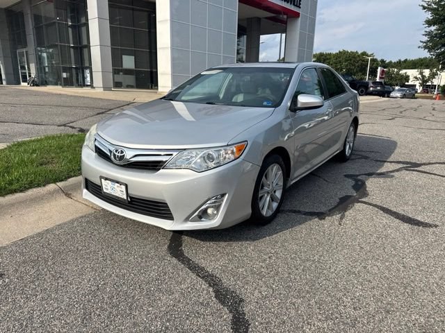 Used 2013 Toyota Camry XLE w/ Leather Pkg FWD image 2
