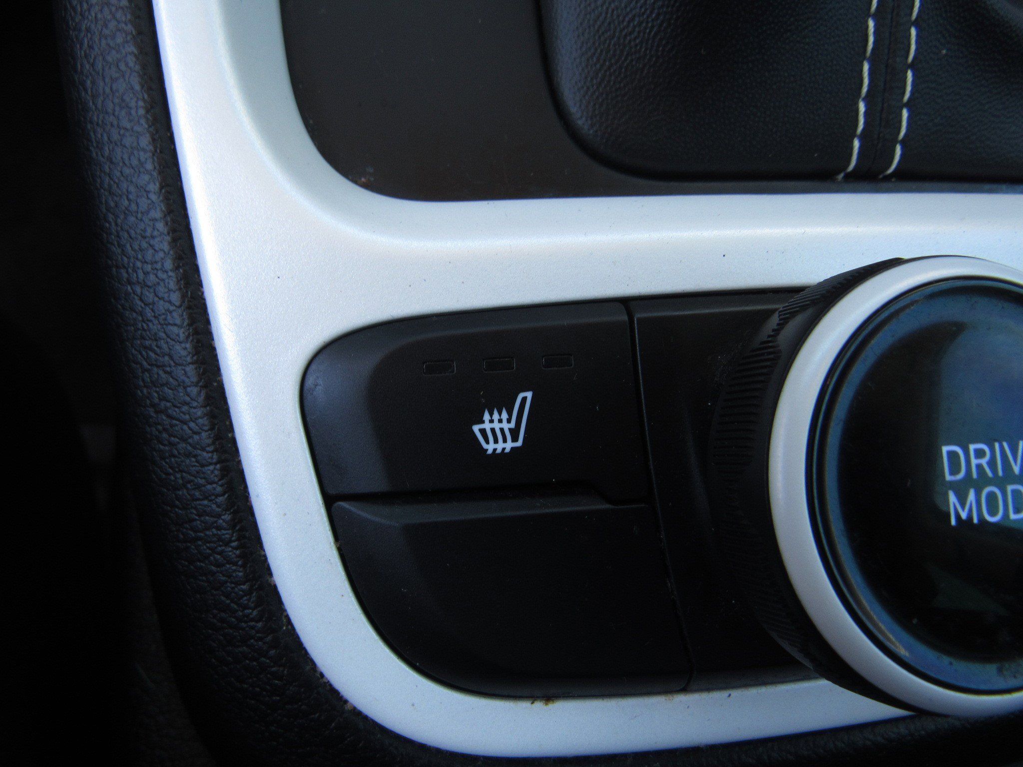 Used 2022 Hyundai Venue Limited FWD image 21